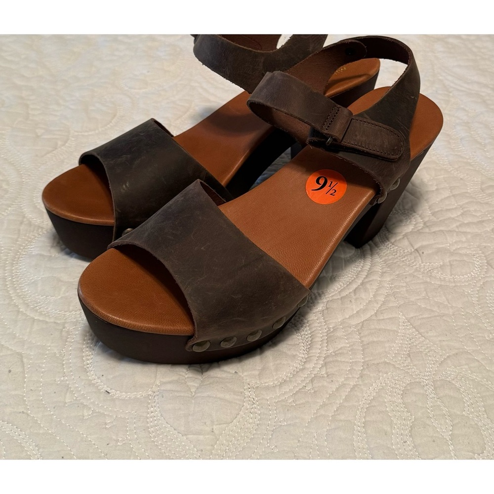 Brown Leather heeled sandals